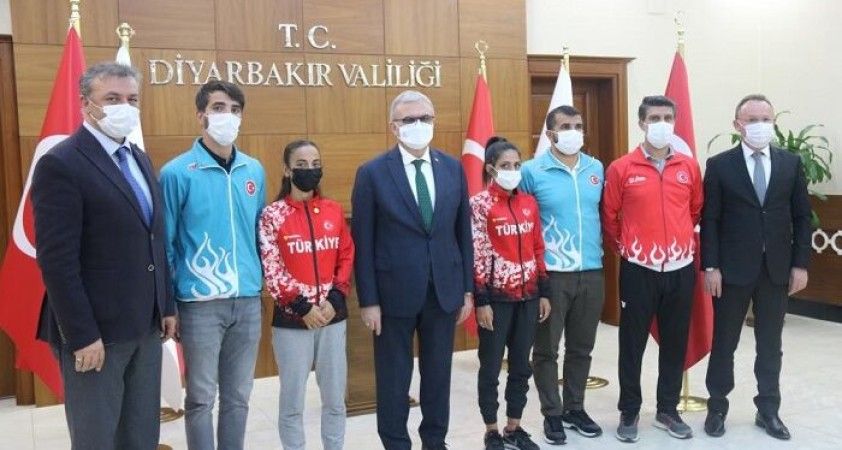 Vali Karaloğlu Diyarbakırlı şampiyonları ağırladı