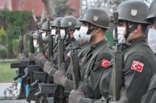 Diyarbakır’da askerlerden ‘Şehitler ölmez vatan bölünmez’ yürüyüşü