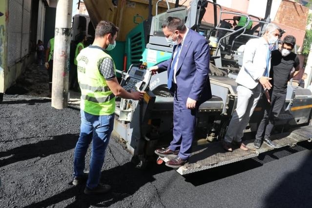 Bağlar Belediyesi asfalt çalışmalarına devam ediyor