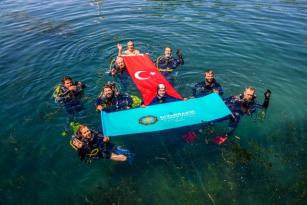 Diyarbakırlı 19 sporcudan su altında ’19 Mayıs’ kutlaması