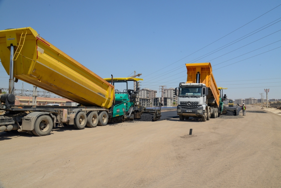Diyarbakır Büyükşehir Belediyesi, asfalt ve yeni yol açma çalışmalarını sürdürüyor