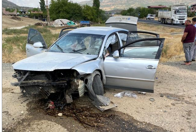 Lice Bingöl yolunda trafik kazası: 3 yaralı