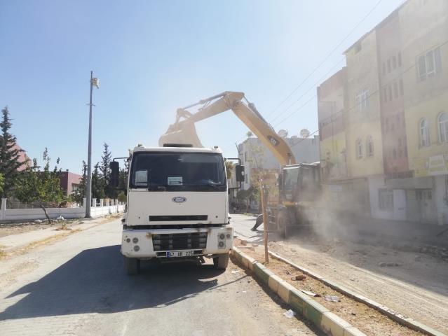 Mardin’de belediye Kızıltepe’deki Stadyum Caddesi’nde asfaltlama çalışması başlattı
