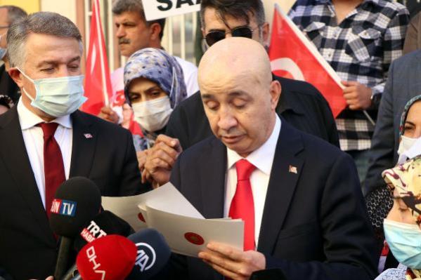 15 Temmuz gazisi Cumhurbaşkanı Başdanışmanı Aslan’dan HDP önündeki ailelere ziyaret