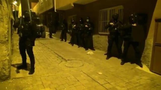 Diyarbakır’da aralarında HDP’li yöneticilerin de bulunduğu 14 kişi tutuklandı