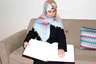 Diyarbakır’da doğuştan görme engelli kadının örnek yaşam çabası ve azmi