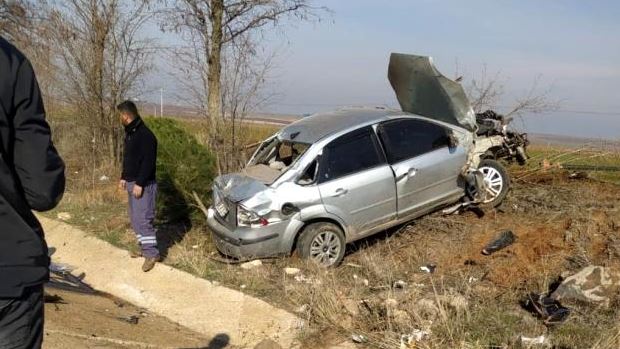 Diyarbakır’da otomobil yol kenarına uçtu: 2 yaralı