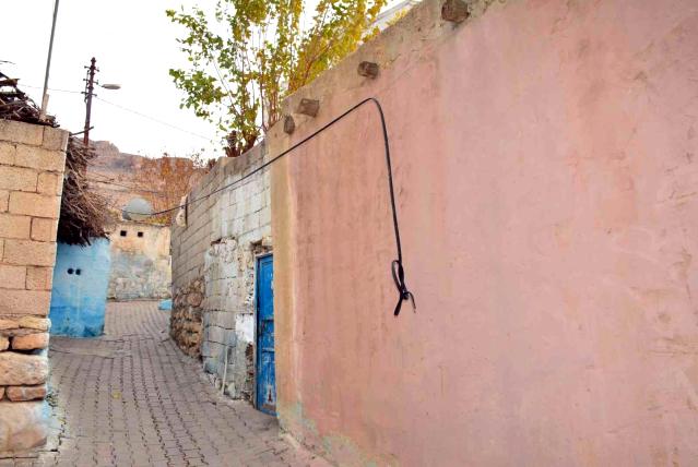 Mardin’de mahalleli internet kablosu hırsızları için nöbette