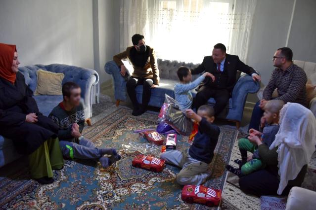 Engelli kardeşlerin ailesine Başkan Beyoğlu sahip çıktı