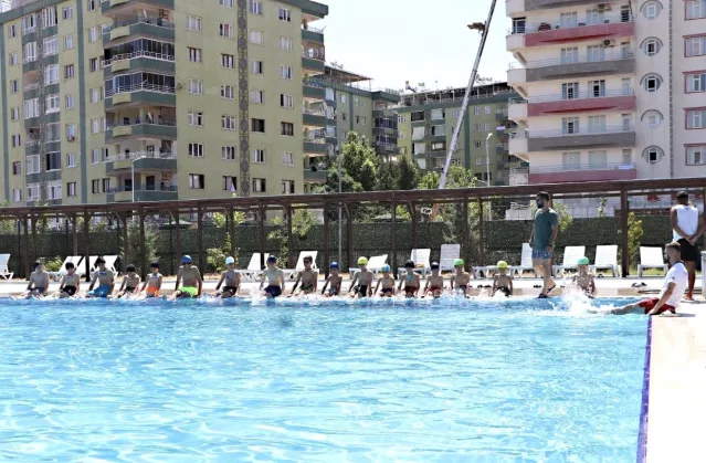 Kayapınar Belediyesi’nin yüzme kursları başladı
