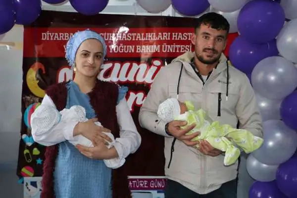 Diyarbakır’da ikiz prematüre bebekler hastaneden ‘mezun oldu’