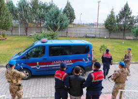 Diyarbakır’da ruhsatsız silahları piyasaya sürmeye çalışan zanlı tutuklandı