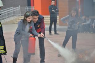 Diyarbakır’da okulda yangın eğitimi verildi