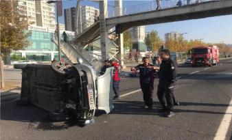 Diyarbakır’da 2 otomobilin çarpışması sonucu 2 kişi yaralandı