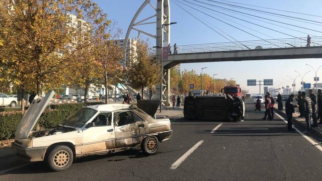 Diyarbakır’da otomobil ve hafif ticari aracın çarpışması sonucu 2 kişi yaralandı