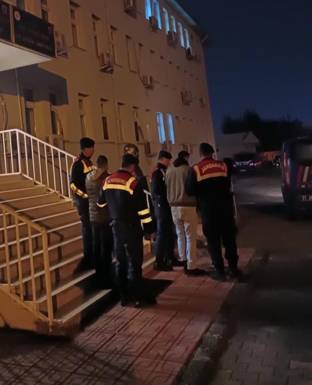 Diyarbakır’da hırsızlık suçundan yakalanan 2 şüpheli tutuklandı