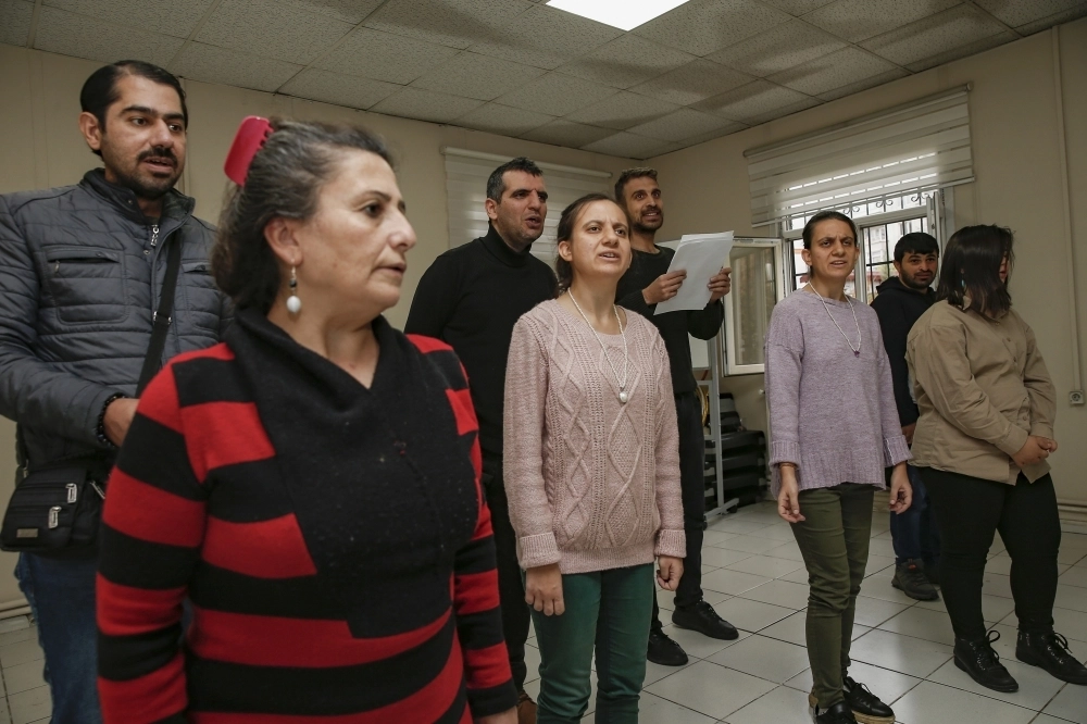 Diyarbakır’ın özel ikizleri, “Engelsiz Koro”da birlikte şarkı söylüyor
