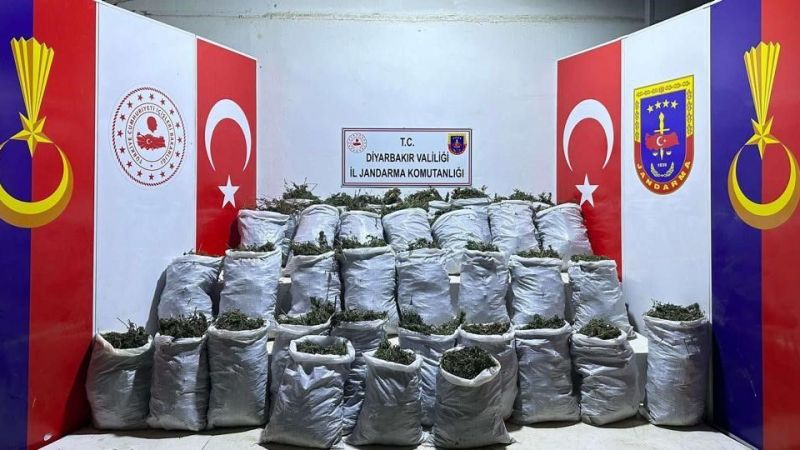 Diyarbakır’da büyük uyuşturucu operasyonu: 202 kg esrar ve 10 bin kök kenevir ele geçirildi