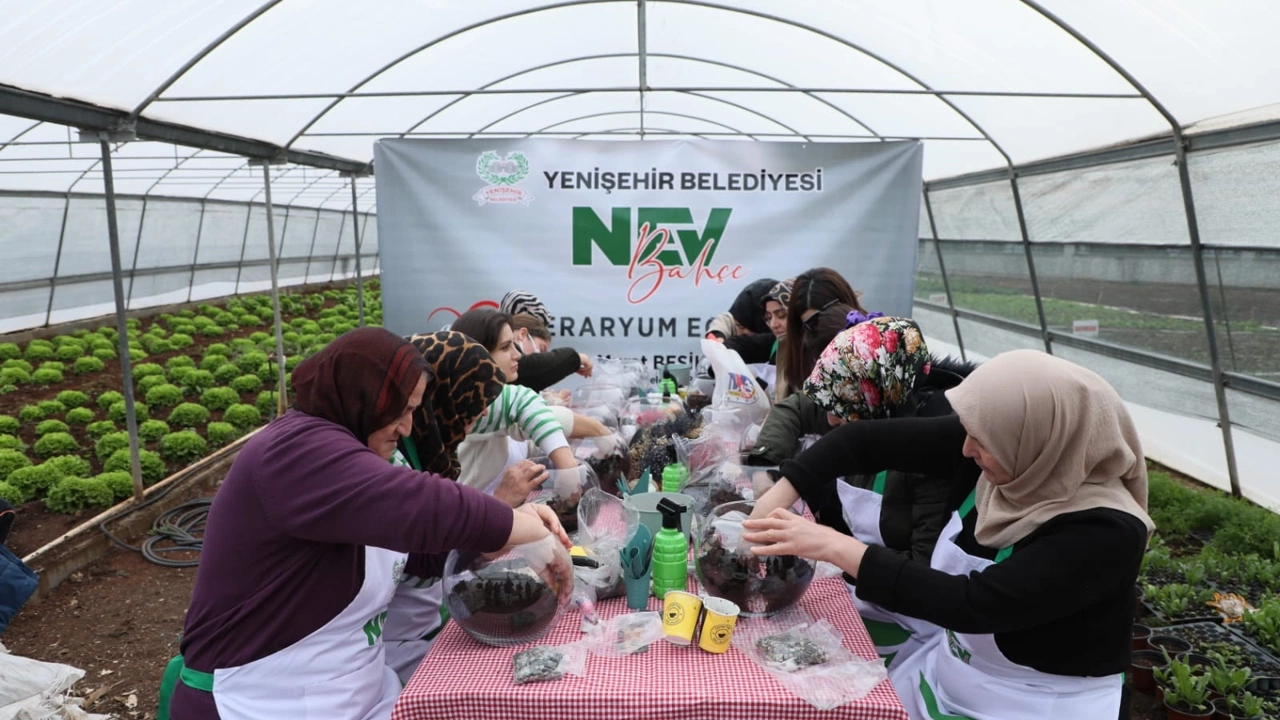 Diyarbakır Yenişehir Belediyesi, Nev Bahçe’de Kadınlara Teraryum Eğitimi Verdi