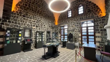 Diyarbakır’da Sezai Karakoç Kültür ve Edebiyat Evi açıldı