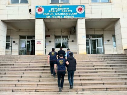 Diyarbakır’da Firari İki Zanlı Jandarma Tarafından Yakalandı