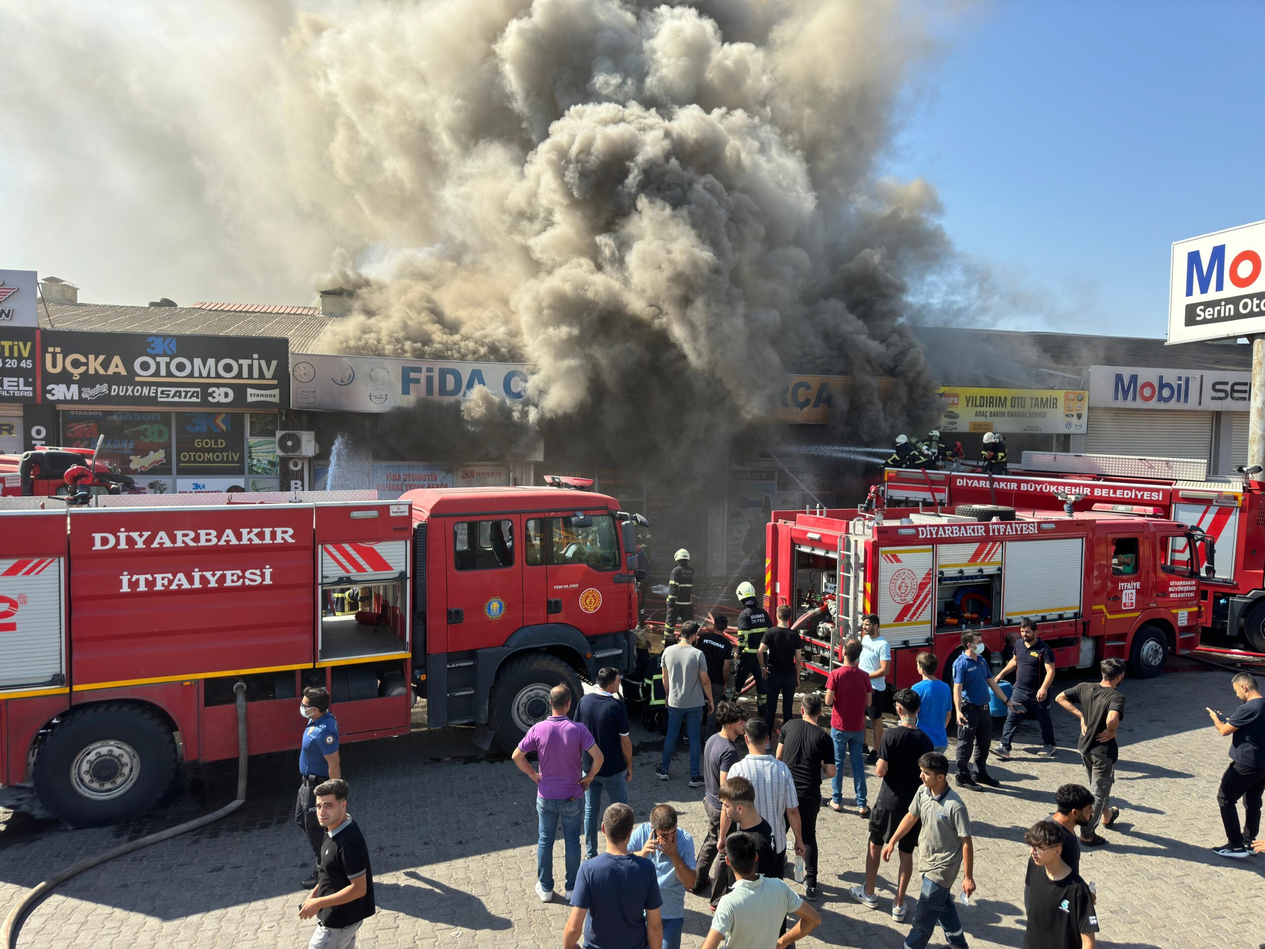 Diyarbakır Kayapınar’da Sanayi Sitesinde Yangın: Ekipler Müdahale Ediyor