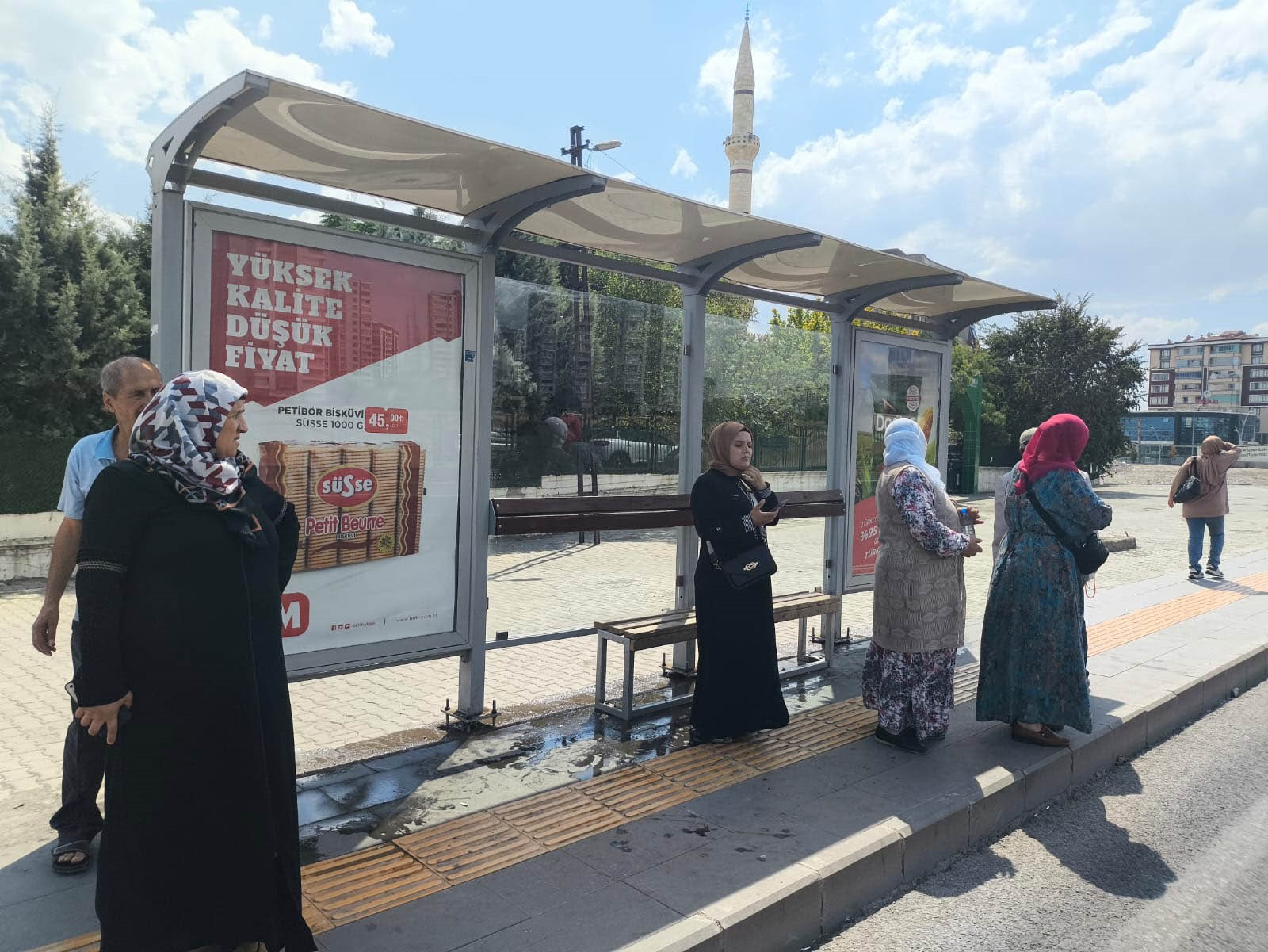 Diyarbakır’da Toplu Taşıma Duraklarında Bakım ve Temizlik Çalışmaları