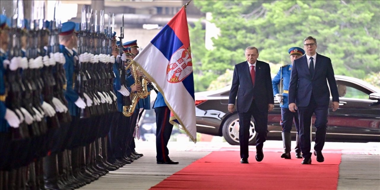 Erdoğan, Sırbistan’da resmi törenle karşılandı