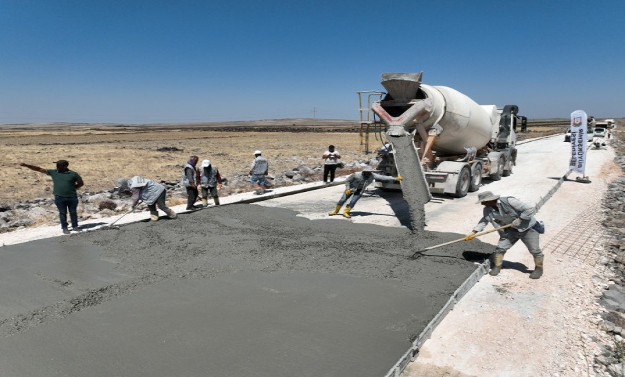 Büyükşehir’den Siverek’te Beton Yol Çalışması