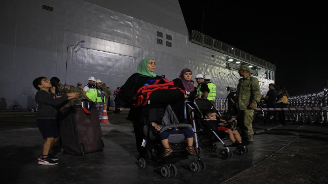 Lübnan’dan gelen gemideki 377 kişi tahliye edildi