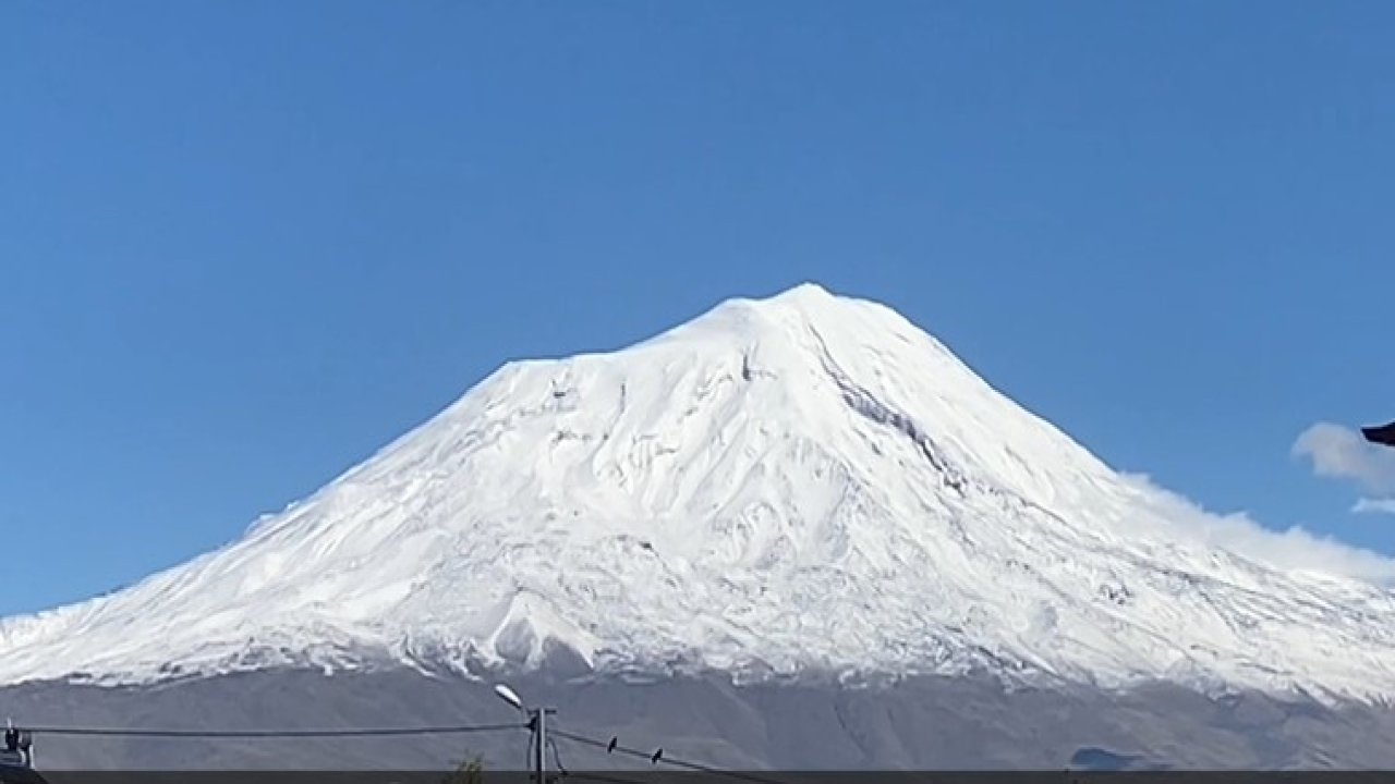 Ağrı Dağı beyaza büründü