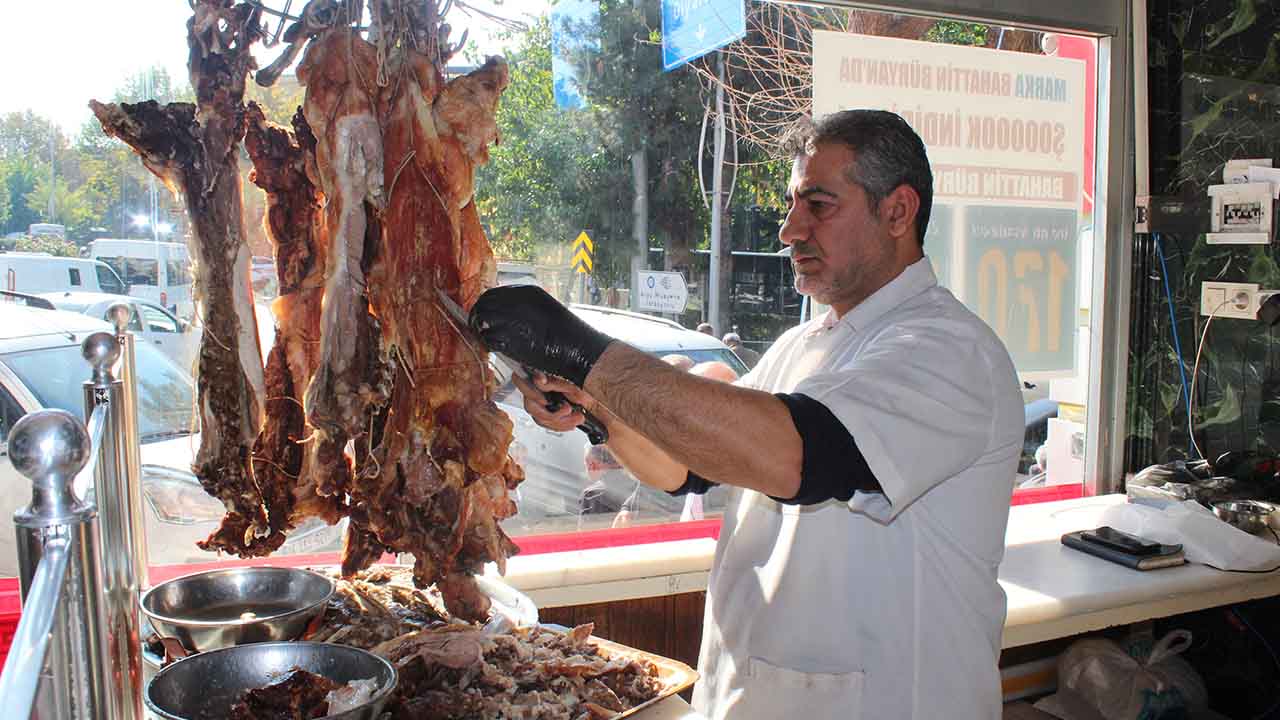 Siirt’in gece kuyuda pişen lezzetine rağbet artıyor