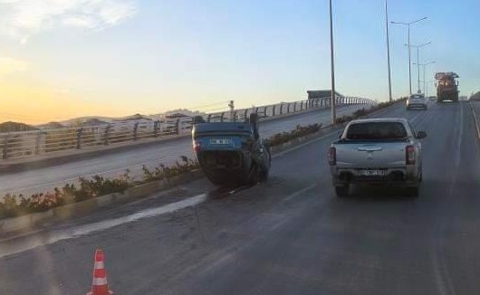 Elazığ’da otomobil takla attı: 2 yaralı