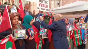 Devlet Bahçeli’yi ziyaret etmişti: Diyarbakırspor Başkanı HDP önünde!