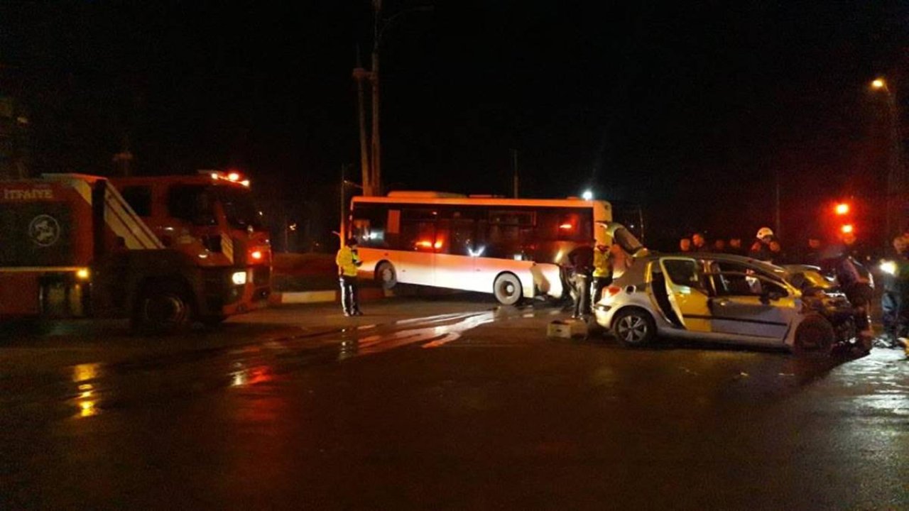 Malatya’da halk otobüsü ile otomobil çarpıştı