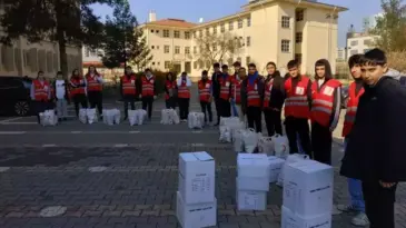 Öğrenciler Harçlıklarıyla İhtiyaç Sahiplerine Gıda Kolisi Gönderdi